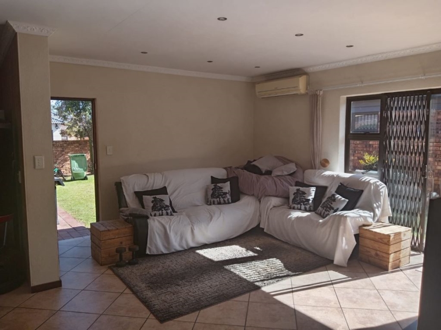 2 Bedroom Property for Sale in Albertsdal Gauteng