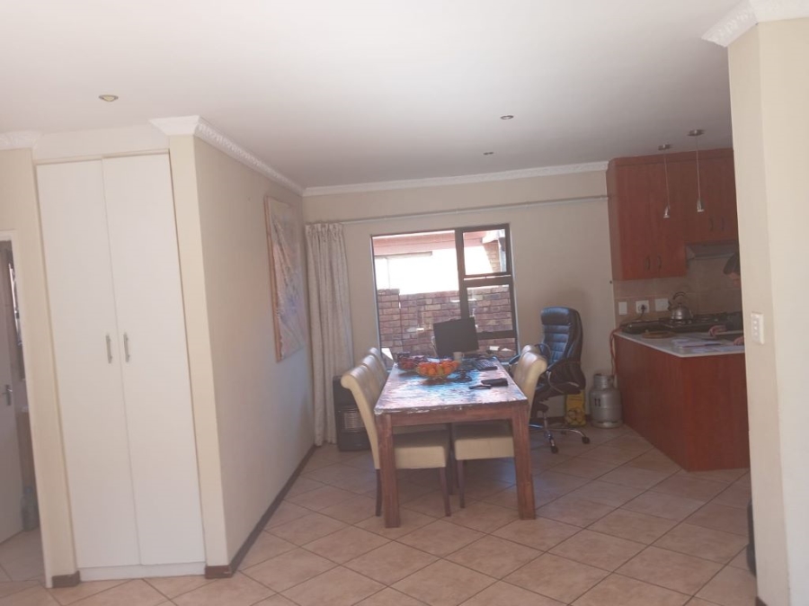 2 Bedroom Property for Sale in Albertsdal Gauteng