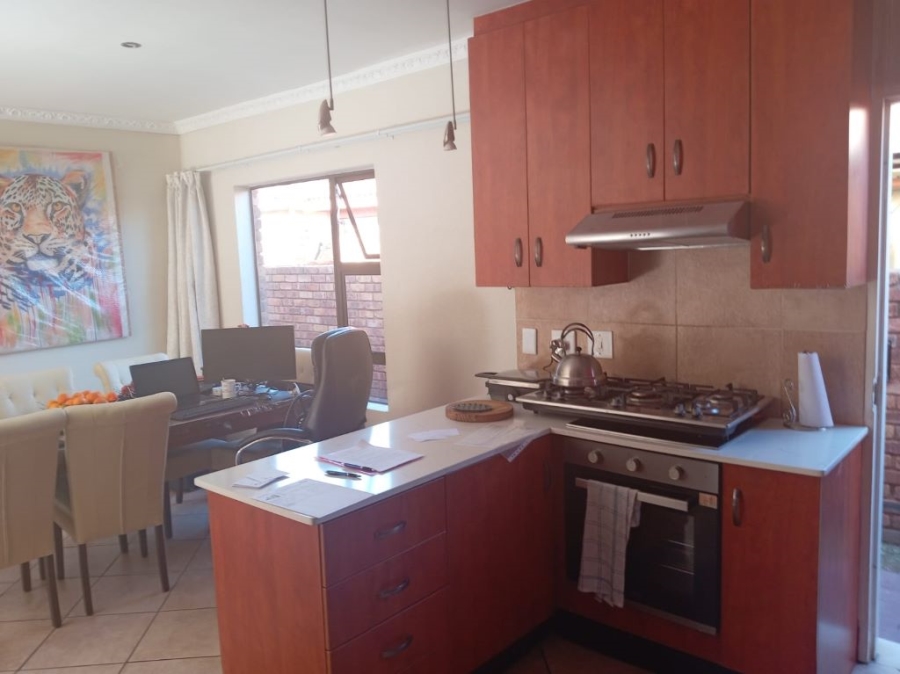 2 Bedroom Property for Sale in Albertsdal Gauteng