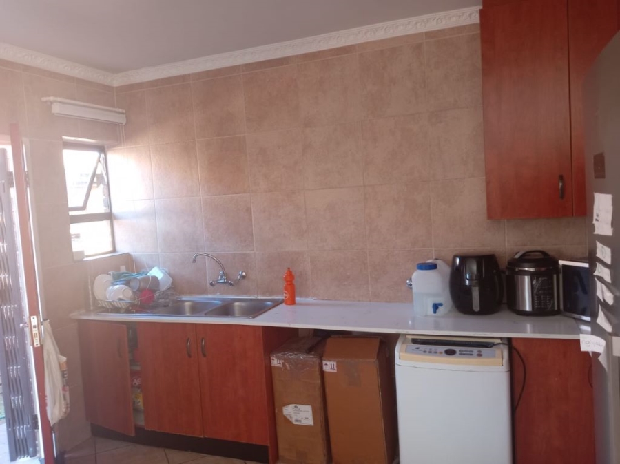 2 Bedroom Property for Sale in Albertsdal Gauteng