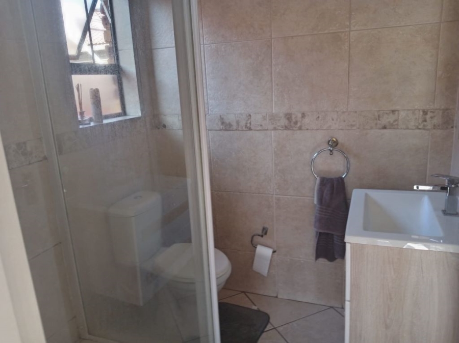 2 Bedroom Property for Sale in Albertsdal Gauteng