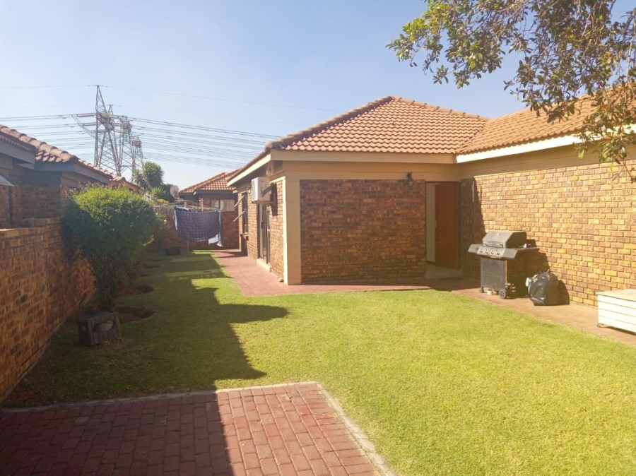 2 Bedroom Property for Sale in Albertsdal Gauteng