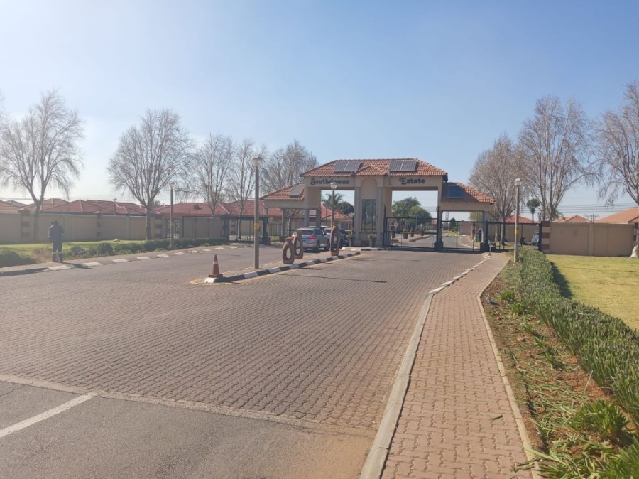 2 Bedroom Property for Sale in Albertsdal Gauteng