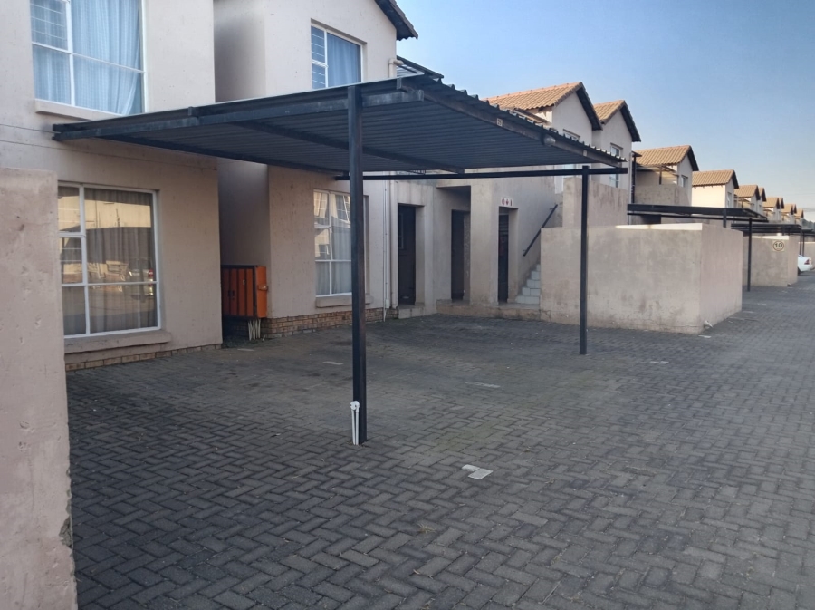 2 Bedroom Property for Sale in Albertsdal Gauteng