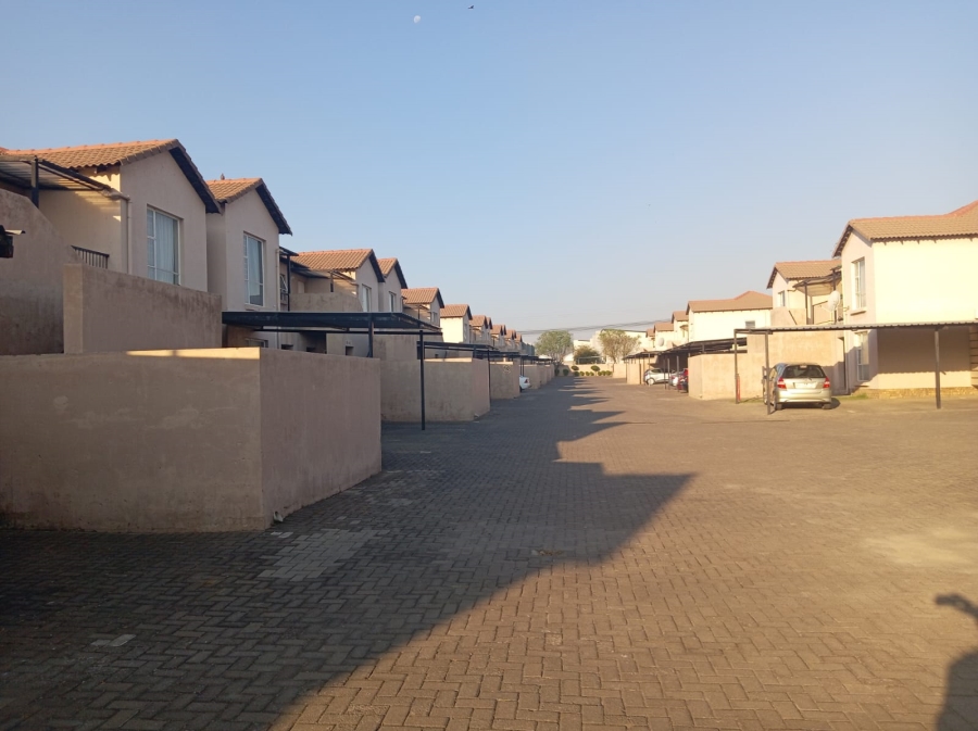 2 Bedroom Property for Sale in Albertsdal Gauteng