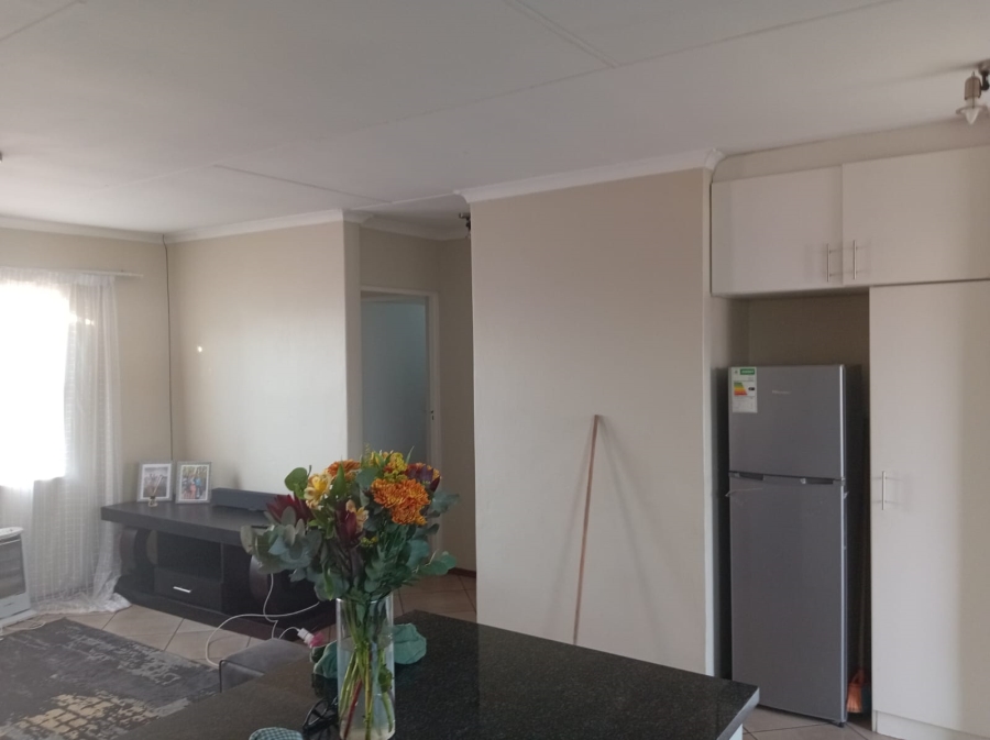 2 Bedroom Property for Sale in Albertsdal Gauteng