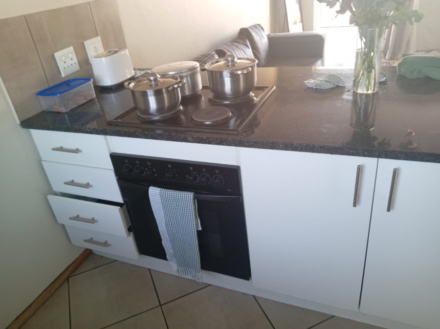 2 Bedroom Property for Sale in Albertsdal Gauteng