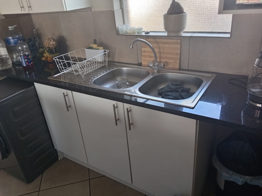 2 Bedroom Property for Sale in Albertsdal Gauteng