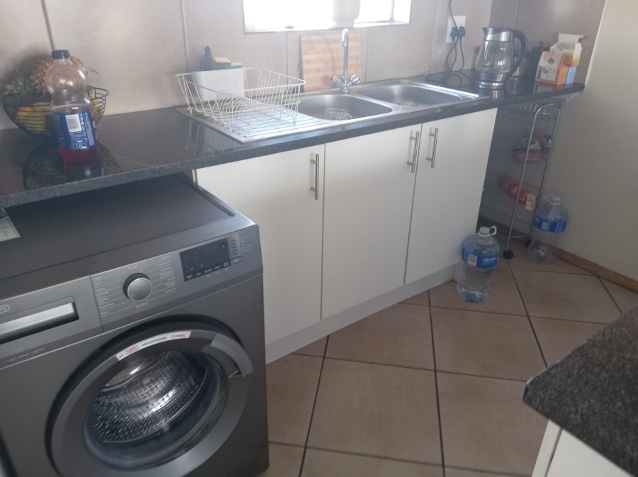 2 Bedroom Property for Sale in Albertsdal Gauteng