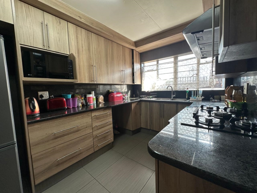 2 Bedroom Property for Sale in South Crest Gauteng