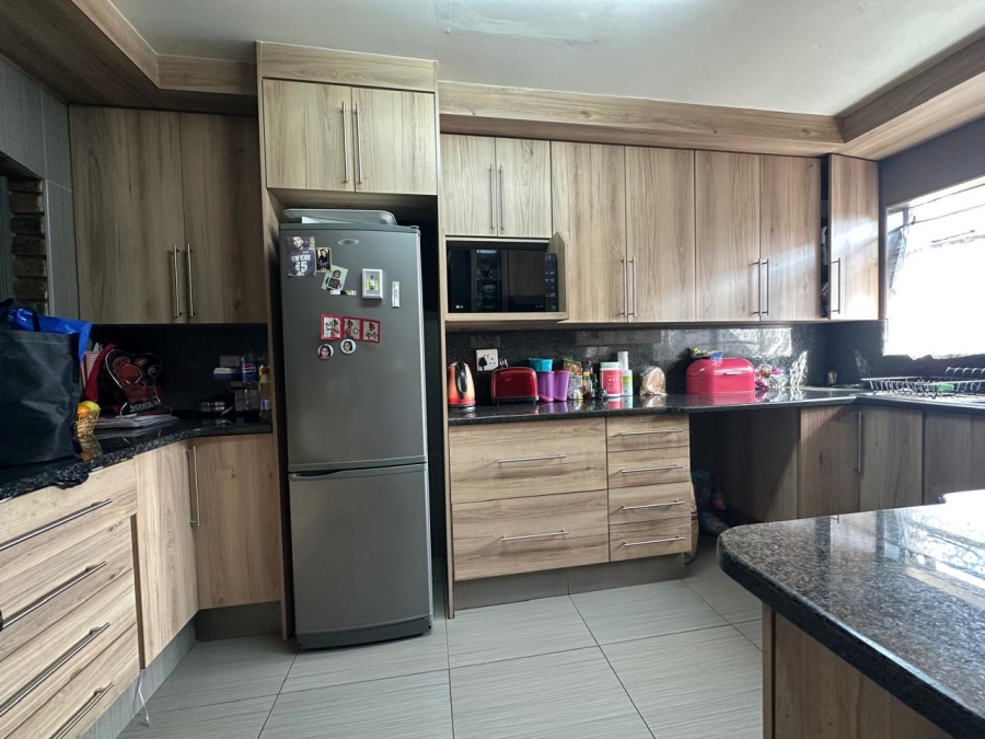 2 Bedroom Property for Sale in South Crest Gauteng
