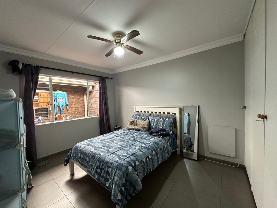 2 Bedroom Property for Sale in South Crest Gauteng