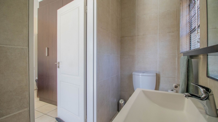 2 Bedroom Property for Sale in Greenstone Hill Gauteng