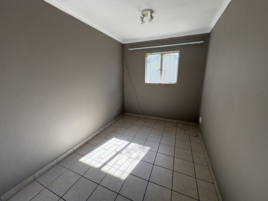 2 Bedroom Property for Sale in Greenstone Hill Gauteng