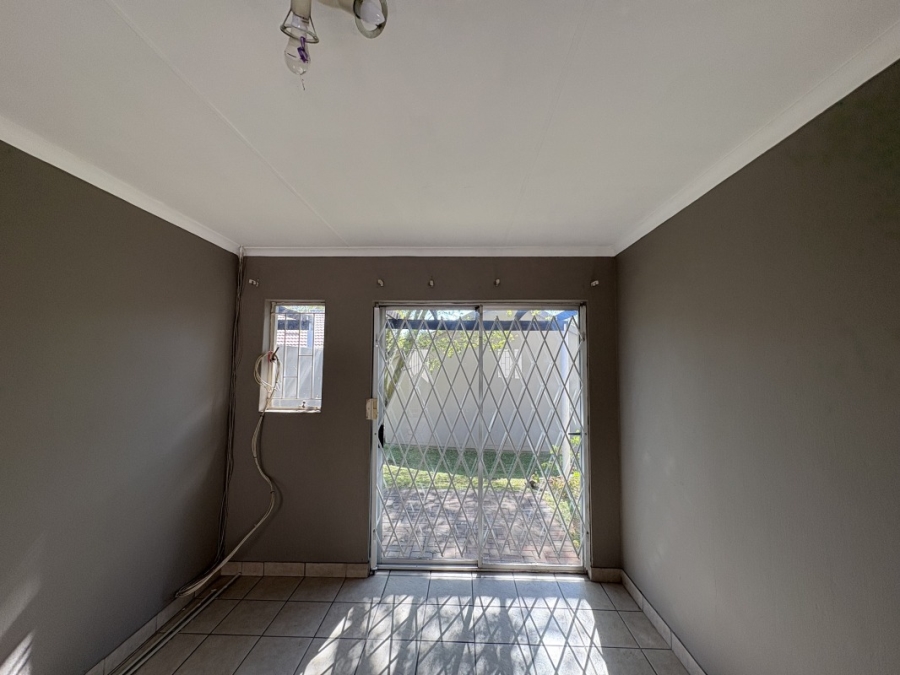 2 Bedroom Property for Sale in Greenstone Hill Gauteng