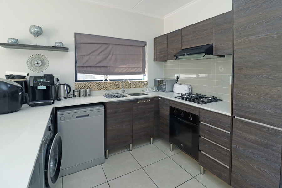 2 Bedroom Property for Sale in Greenstone Hill Gauteng