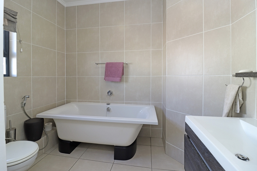 2 Bedroom Property for Sale in Greenstone Hill Gauteng