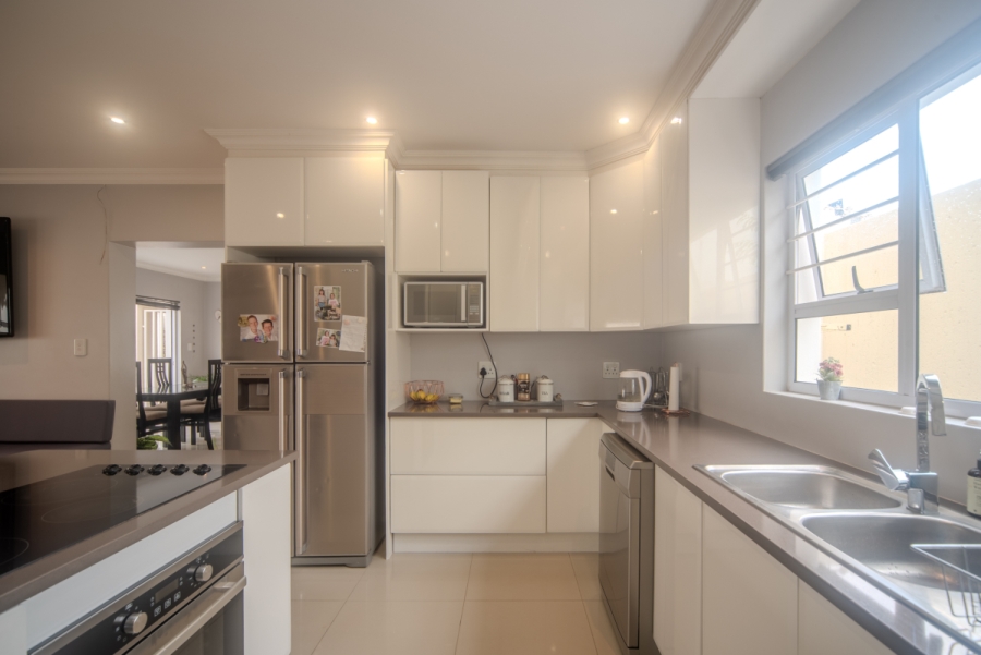 3 Bedroom Property for Sale in Edenvale Central Gauteng