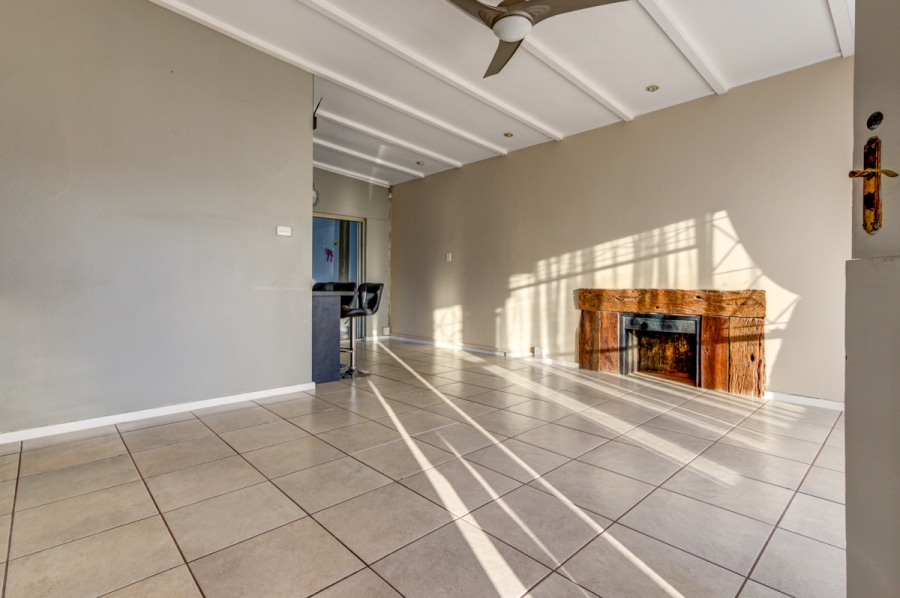 3 Bedroom Property for Sale in Hurlyvale Gauteng