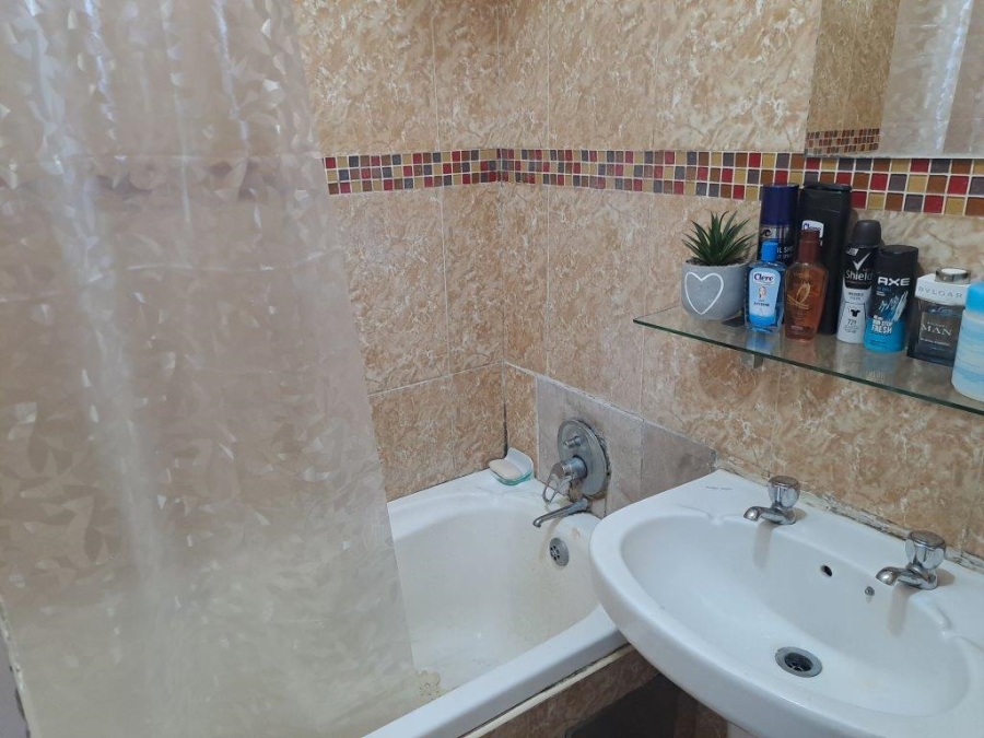 1 Bedroom Property for Sale in Bruma Gauteng
