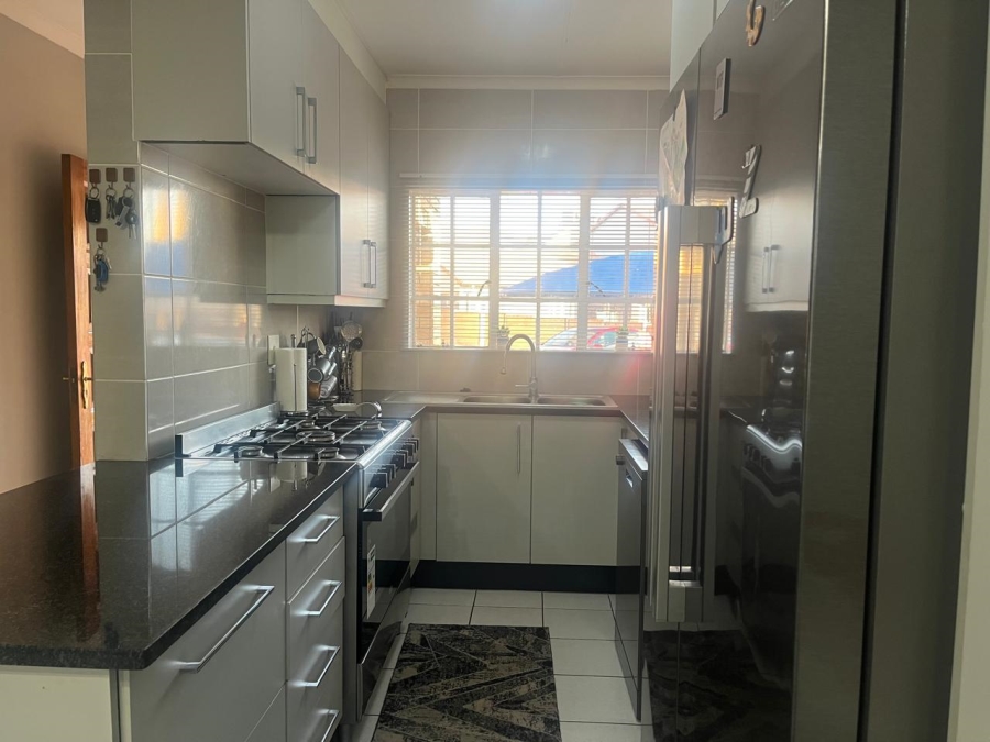 2 Bedroom Property for Sale in Noordwyk Gauteng