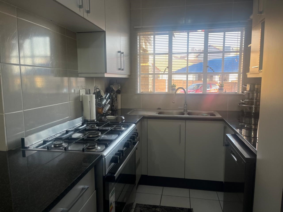 2 Bedroom Property for Sale in Noordwyk Gauteng