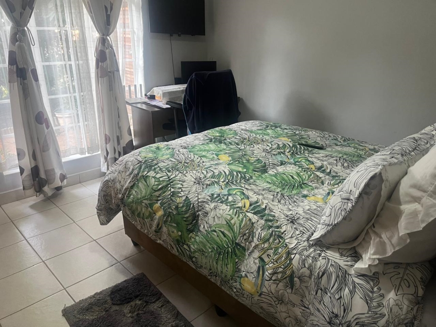 2 Bedroom Property for Sale in Noordwyk Gauteng