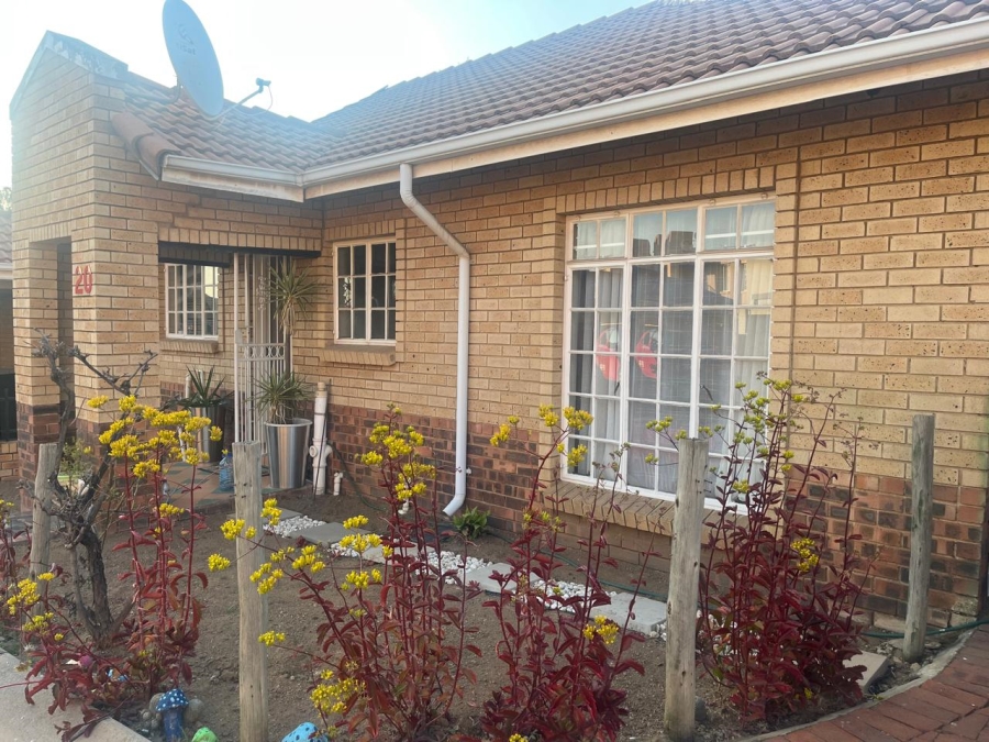 2 Bedroom Property for Sale in Noordwyk Gauteng