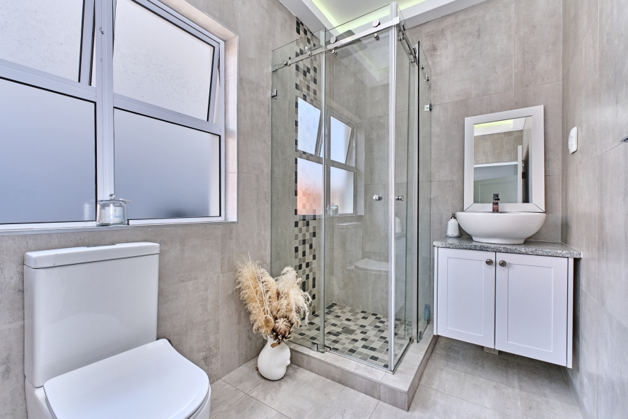 To Let 5 Bedroom Property for Rent in Waterfall Country Village Gauteng