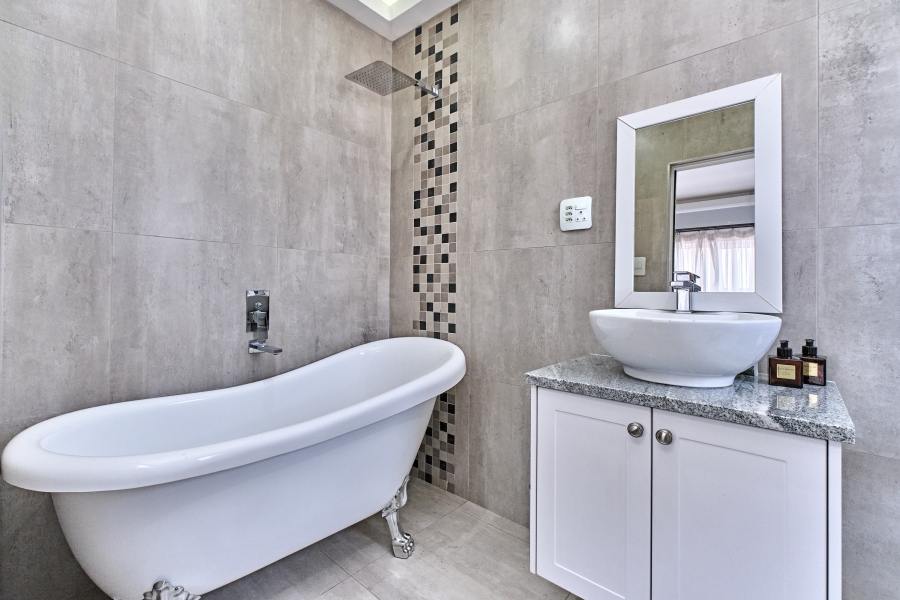 To Let 5 Bedroom Property for Rent in Waterfall Country Village Gauteng