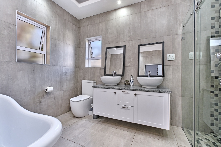 To Let 5 Bedroom Property for Rent in Waterfall Country Village Gauteng