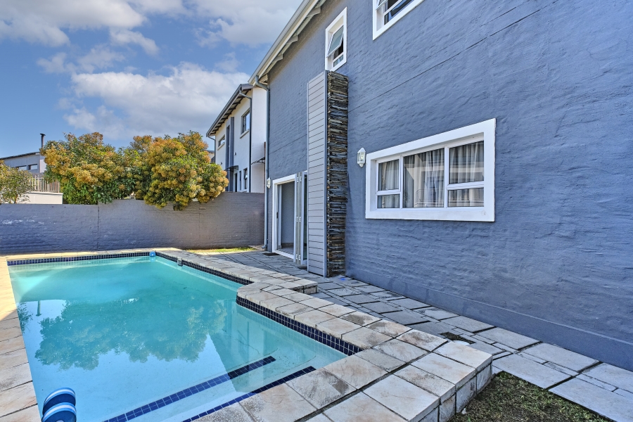 To Let 5 Bedroom Property for Rent in Waterfall Country Village Gauteng