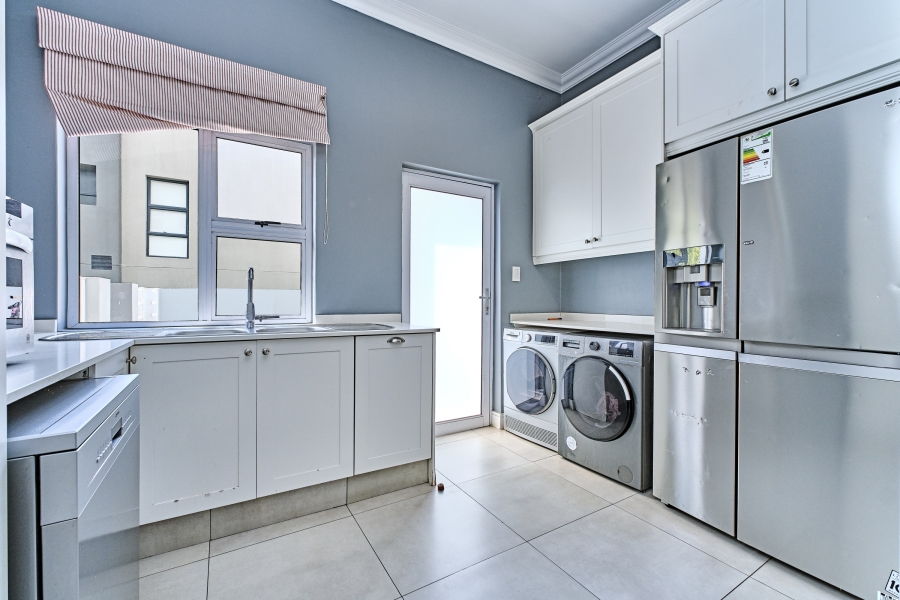 To Let 4 Bedroom Property for Rent in Waterfall Country Estate Gauteng