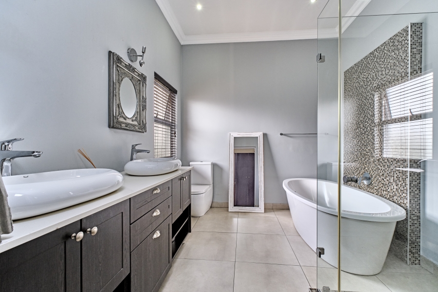 To Let 4 Bedroom Property for Rent in Waterfall Country Estate Gauteng