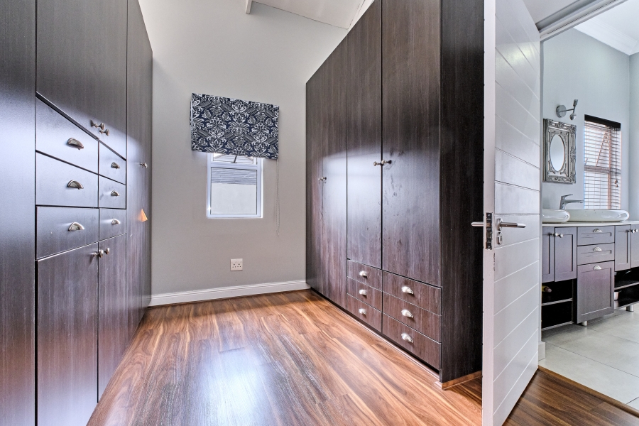 To Let 4 Bedroom Property for Rent in Waterfall Country Estate Gauteng