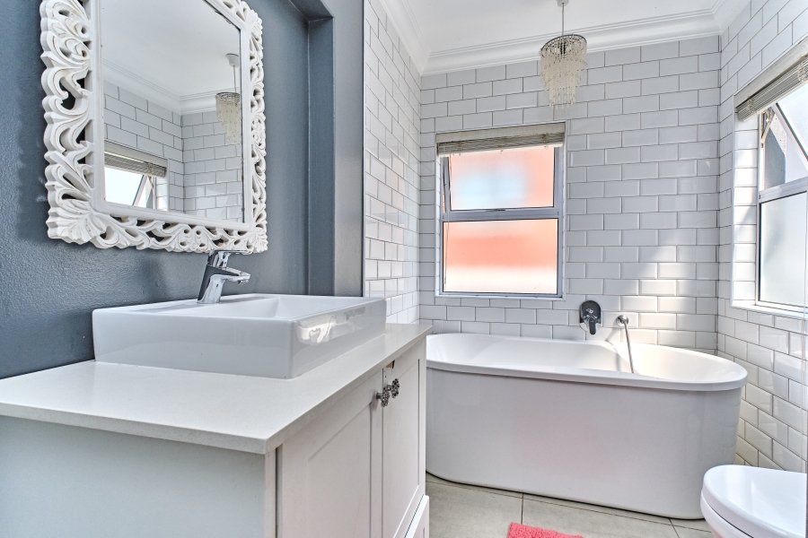 To Let 4 Bedroom Property for Rent in Waterfall Country Estate Gauteng