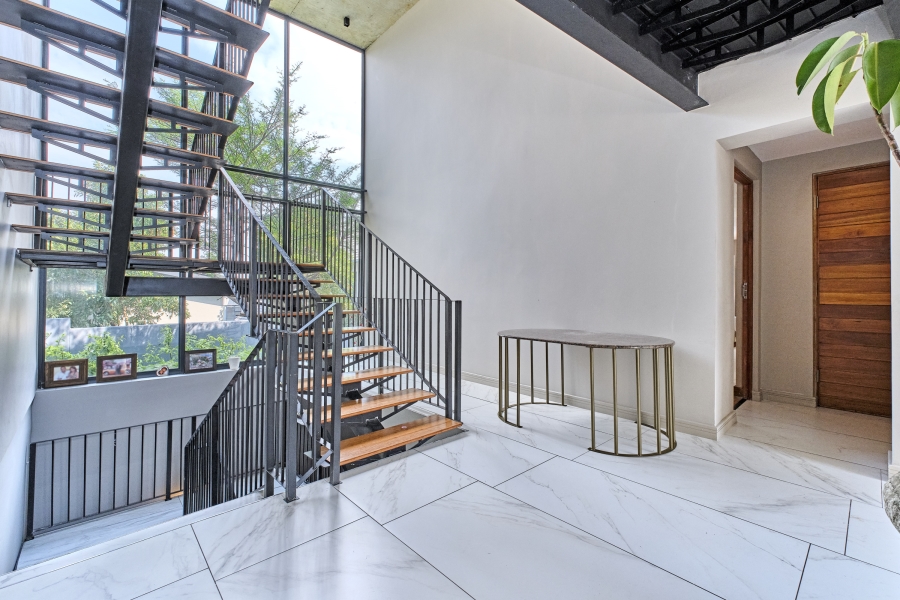 5 Bedroom Property for Sale in Waterfall Country Village Gauteng