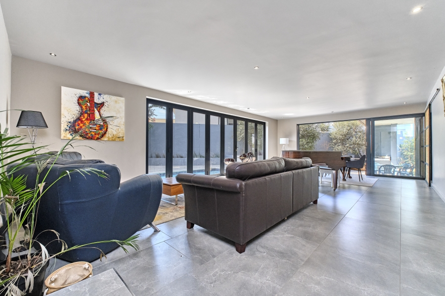 5 Bedroom Property for Sale in Waterfall Country Village Gauteng