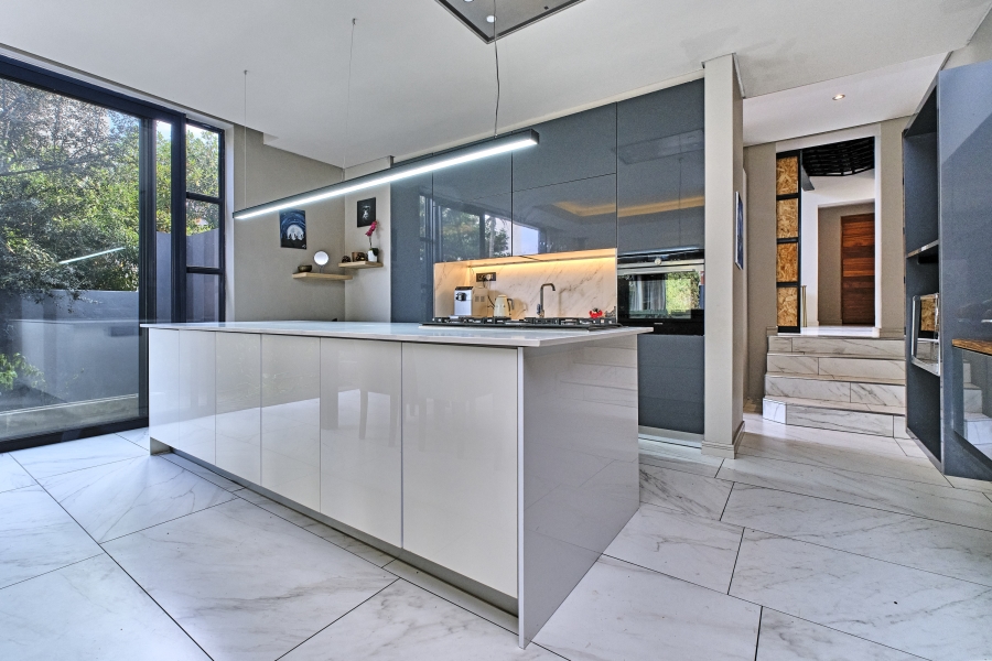 5 Bedroom Property for Sale in Waterfall Country Village Gauteng