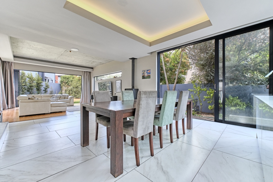 5 Bedroom Property for Sale in Waterfall Country Village Gauteng