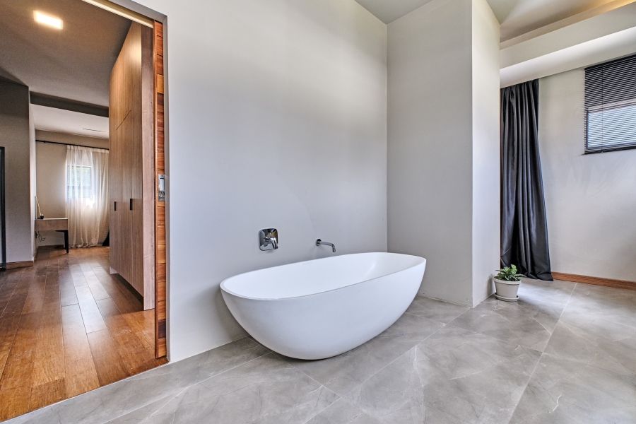 5 Bedroom Property for Sale in Waterfall Country Village Gauteng