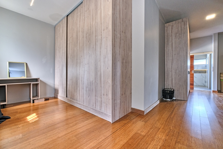 5 Bedroom Property for Sale in Waterfall Country Village Gauteng