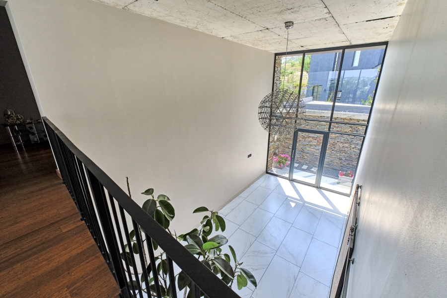 5 Bedroom Property for Sale in Waterfall Country Village Gauteng