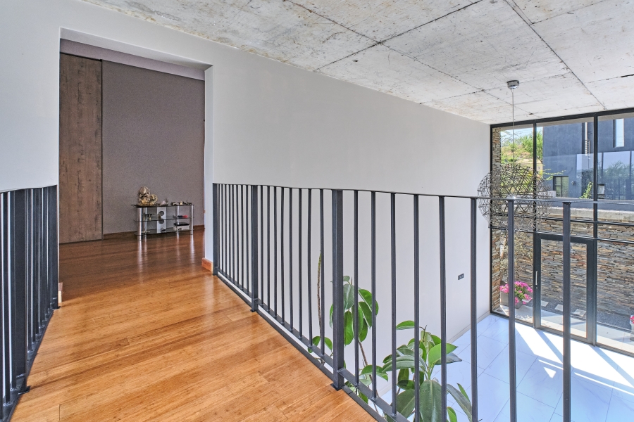 5 Bedroom Property for Sale in Waterfall Country Village Gauteng