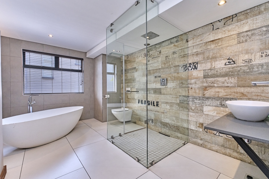 5 Bedroom Property for Sale in Waterfall Country Village Gauteng