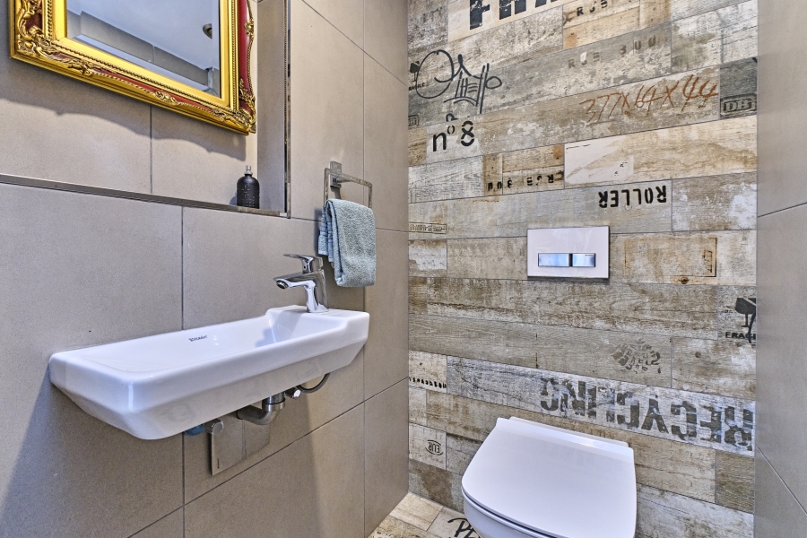 5 Bedroom Property for Sale in Waterfall Country Village Gauteng