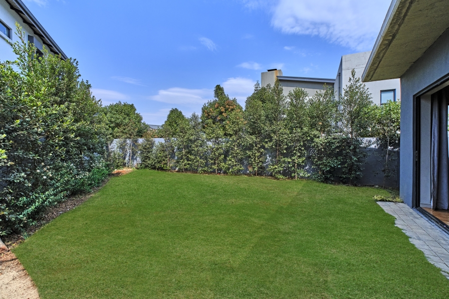 5 Bedroom Property for Sale in Waterfall Country Village Gauteng