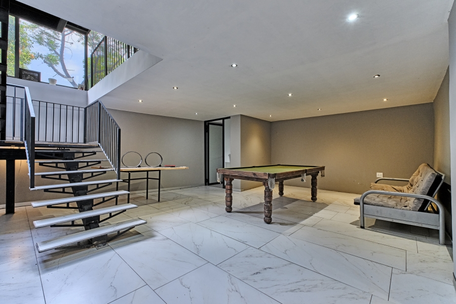 5 Bedroom Property for Sale in Waterfall Country Village Gauteng