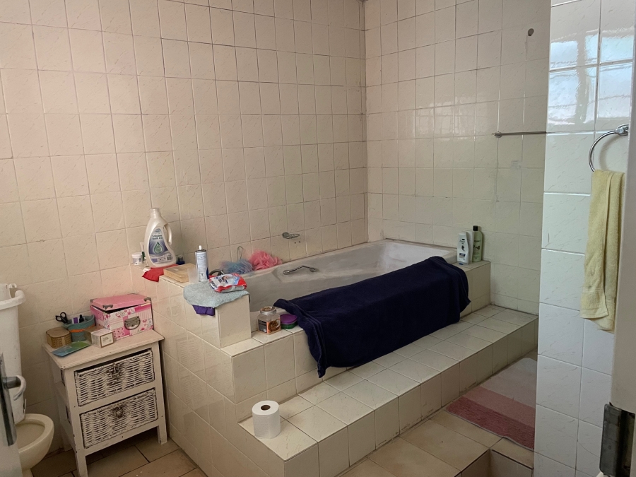 4 Bedroom Property for Sale in Edenvale Central Gauteng