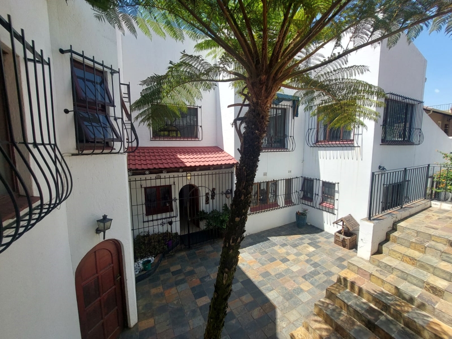 6 Bedroom Property for Sale in Northcliff Gauteng